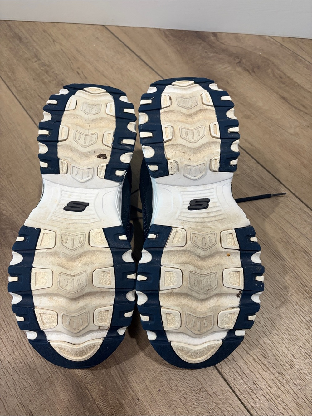 Skechers Mens Navy and White D'Lites Athletic Sneakers - Picture 10 of 11